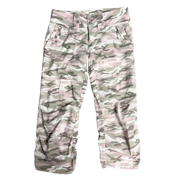 Younique Pants - Y2K Younique Vintage Camo Capris Cropped Size 3